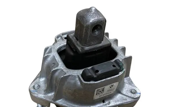 BMW 5 GT F07 Engine mount bracket 6777373 22116777373