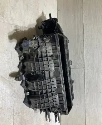 Volkswagen Beetle A5 Intake manifold 04e129711l
