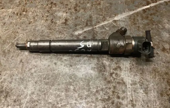 Volvo XC90 Fuel injector 30750283