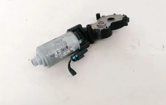 Toyota Avensis T250 Seat adjustment motor 8582033020 85820-33020