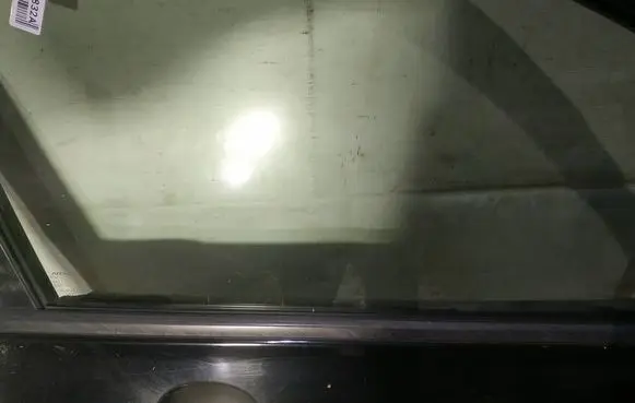 Honda FR-V Front door glass trim molding 