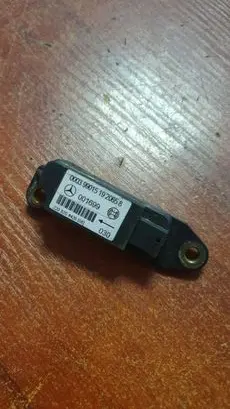Mercedes-Benz S W220 Airbag deployment crash/impact sensor 2208204426 0003990151920658