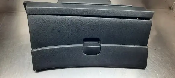 Nissan Qashqai Glove box