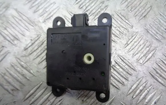 Nissan Almera N16 A/C air flow flap actuator/motor 3C27030850