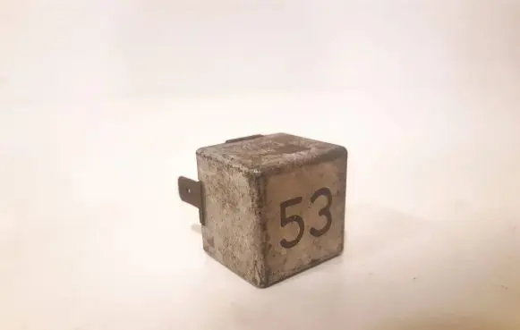 Volkswagen PASSAT B4 Other relay 141951253B