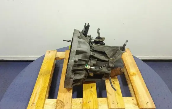 Renault Clio III Manual 6 speed gearbox JH3189