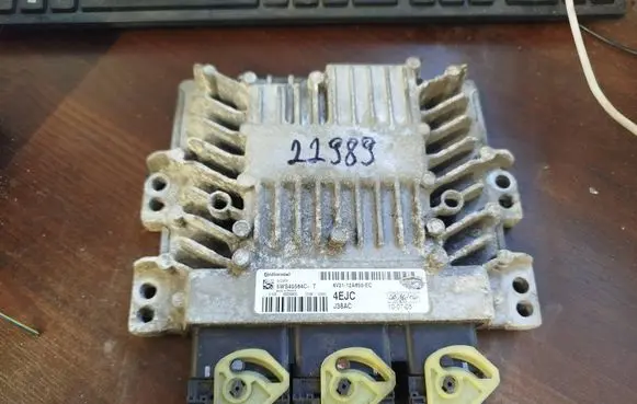 Ford Fiesta Engine control unit/module 8v2112a650ec 8v21-12a650-ec