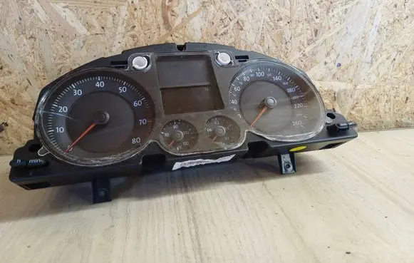 Volkswagen PASSAT B6 Speedometer (instrument cluster) 3C0920851B X0040000