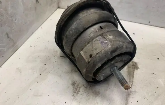 Jaguar XF Engine mount bracket