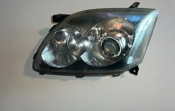 Toyota Avensis T250 Headlight/headlamp 8117005190