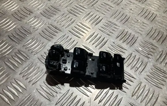Volvo S90, V90 Quarter vent window switch 31433926