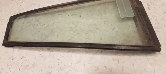 Mitsubishi Pajero Sport I Rear vent window glass 43R00034