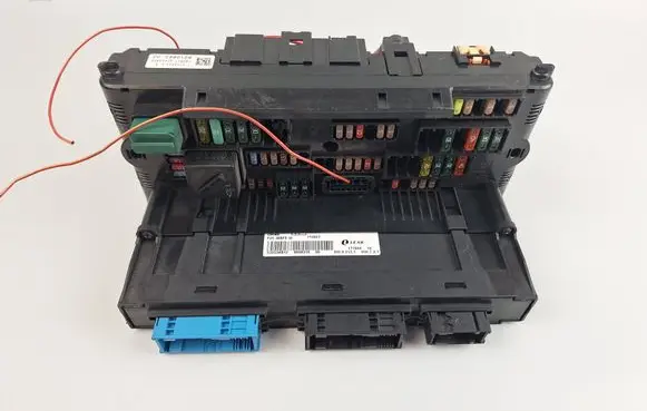 BMW X3 F25 Fuse module 9210863 921086302