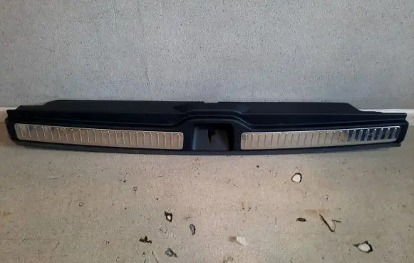 Trunk/boot sill cover protection