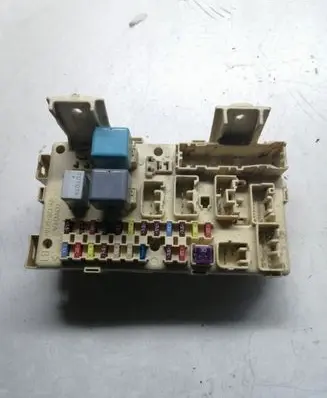 Toyota Corolla Verso AR10 Fuse module 892210F020