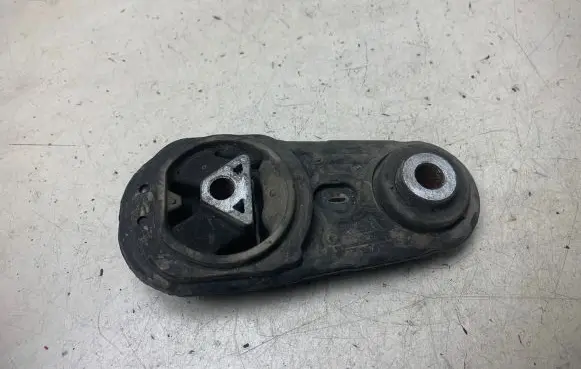 Nissan Tiida C11 Engine mount bracket