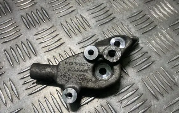 Mercedes-Benz X-class W470 Engine mounting bracket 149320952R
