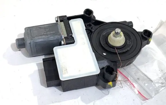 Skoda Kamiq Front door window regulator motor 2Q1959406C