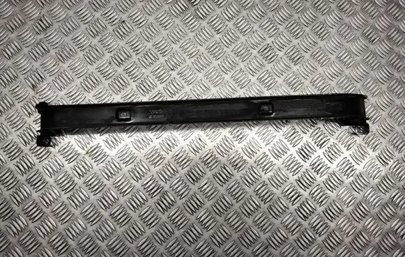 Fuel tank mounting bracket