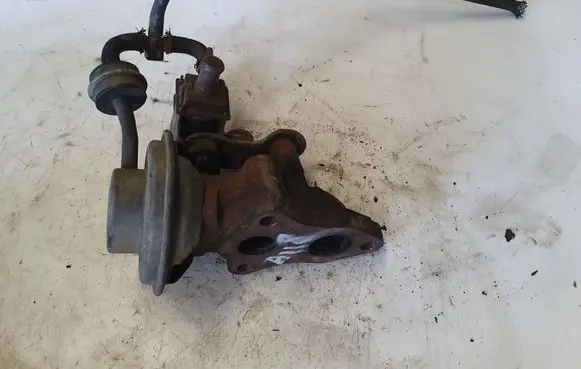 Toyota Avensis T220 EGR valve 2562027060 2581927010