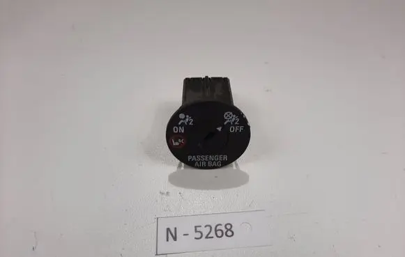 Passenger airbag on/off switch