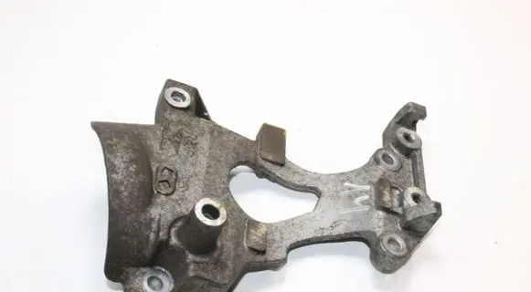 Honda CR-V Generator/alternator bracket 