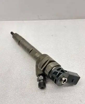 BMW 5 F10 F11 Fuel injector 7810702 045110478