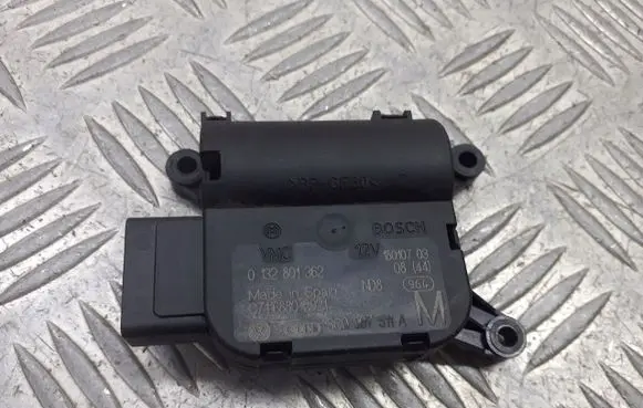 Volkswagen Golf Plus A/C air flow flap actuator/motor 