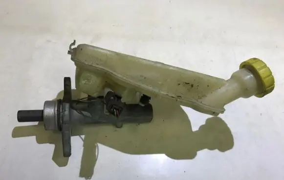 Citroen C5 Master brake cylinder 320570938 32057093