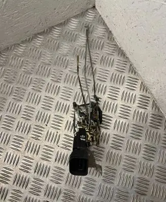 Suzuki Grand Vitara I Front door lock