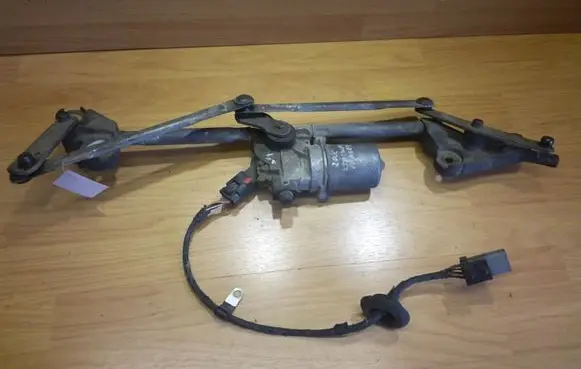 Chrysler Voyager Front wiper linkage and motor