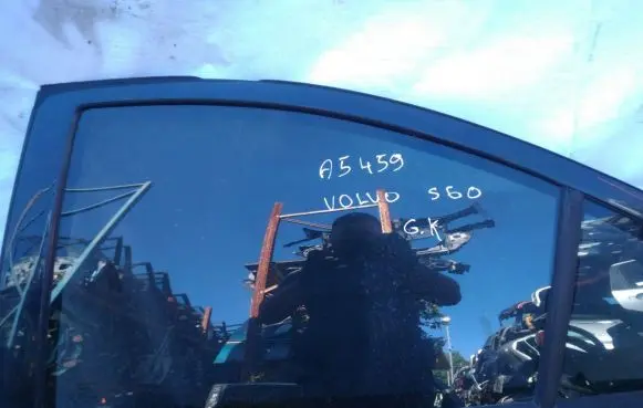 Volvo S60 Rear door window glass