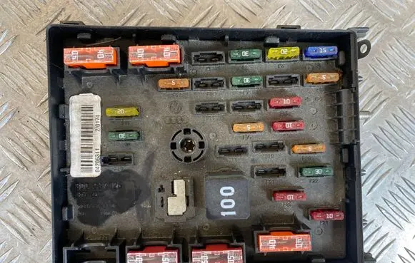 Volkswagen PASSAT B7 Fuse module 3C0937125 63592770