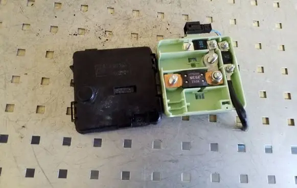 BMW X3 E83 Fuse 6928945 8387547