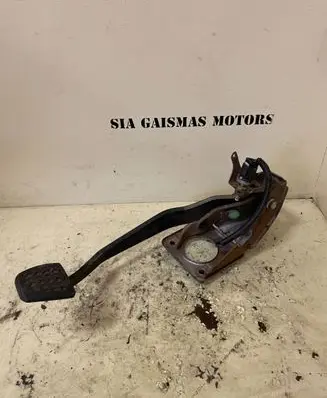 Toyota Yaris Brake pedal 
