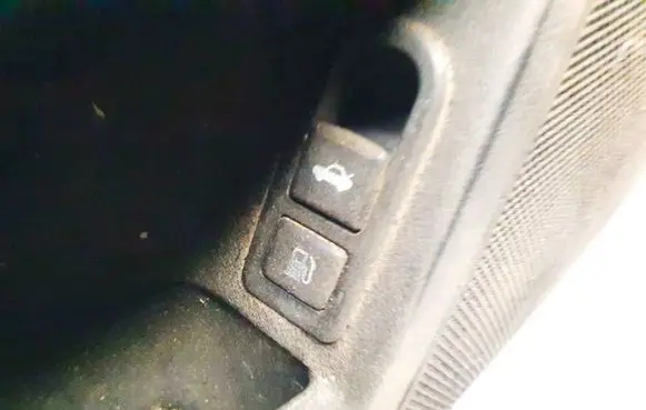 Hyundai Sonata Fuel tank opening switch 935553k000 93555-3k000