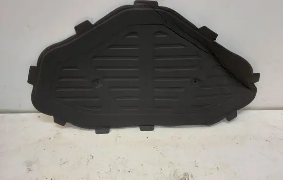 Engine bonnet/hood sound/heat insulation