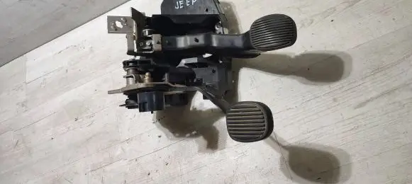 Jeep Cherokee Pedal assembly 04581642AG T2Q374A358