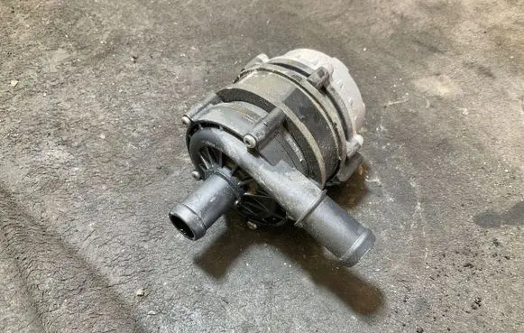 Volvo XC40 Electric auxiliary coolant/water pump 32135208 P32135208 TPA1640190