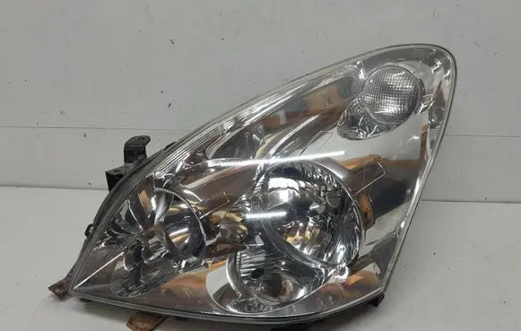 Toyota Corolla Verso AR10 Headlight/headlamp 3124