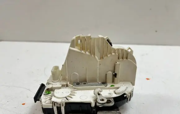 Jeep Grand Cherokee Front door lock P04589924AG