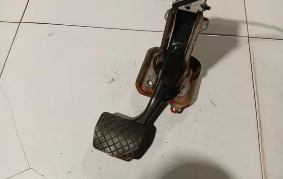 Volkswagen PASSAT B6 Brake pedal 1K1723057AR