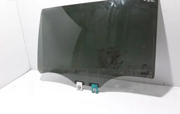 Chrysler Pacifica Sliding door window/glass 68231943AA