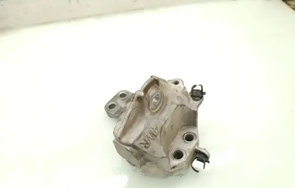 Infiniti QX60 L50 Gearbox mounting bracket 