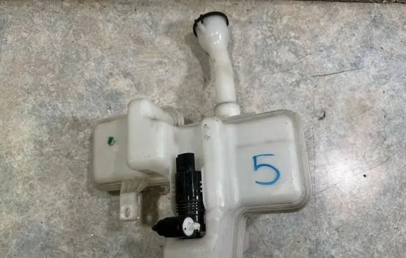 BMW i3 Windshield washer fluid reservoir/tank 7304020