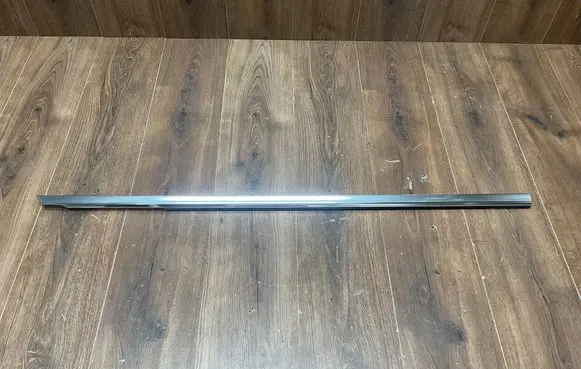 Mercedes-Benz E W213 Front door glass trim molding A2137200224