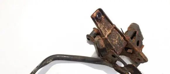 Nissan Almera Tino Engine mounting bracket