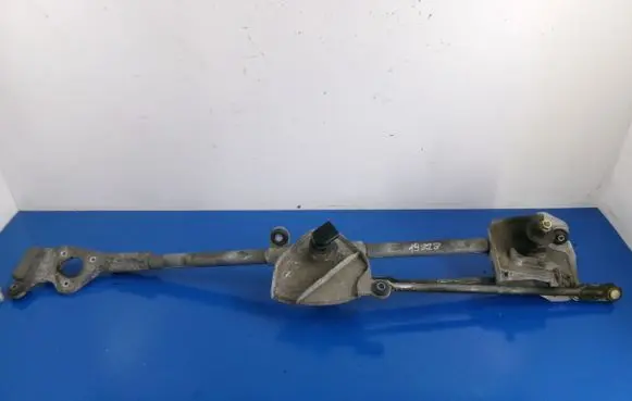 Nissan Tiida C11 Front wiper linkage and motor