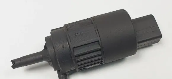 Ford Mondeo MK IV Windscreen/windshield washer pump 6M21-13K082-AA