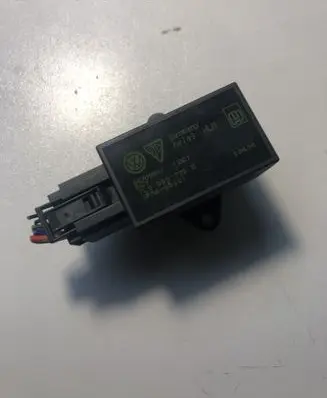 Volkswagen Touareg I Seat heating relay 7L0959772D